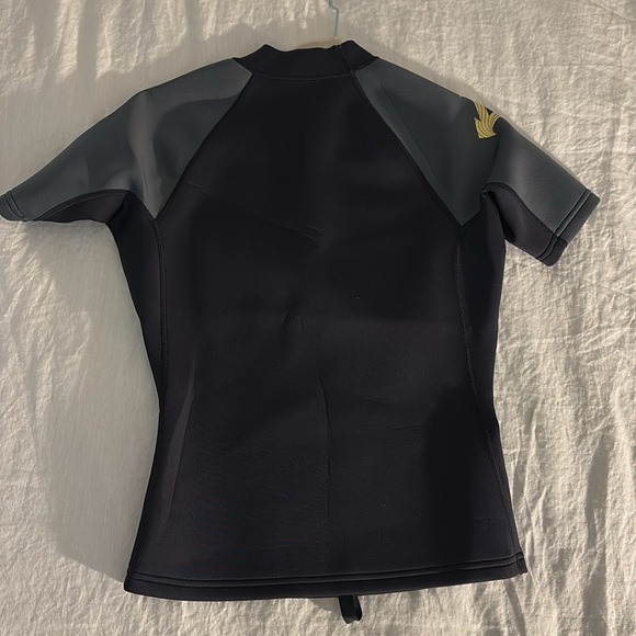 XCEL rash guard. Size 8. Excellent condition. - Picture 3 of 9